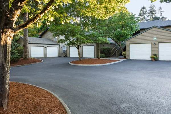 $2,227 / 2br - 990ft2 - 2/bd, Situated in Vancouver!, Undermount Sinks (2600 NE Minnehaha St, Vancouver, WA)63842024833025124