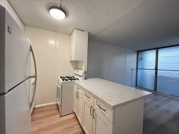 $1,571 / 1br - Conveniently located to schools, highway, and shopping (Makiki)63939666042755123