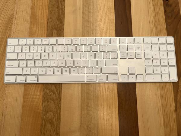 Apple Magic Keyboard with Numeric Keypad A1843 1
