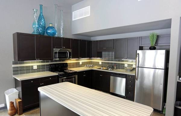 $1,595 / 2hab - 970ft2 - Mantenimiento en el lugar, Centro de negocios, Piscina (2880 Woodland Hills Dr, Colorado Springs, CO)63658112443651124