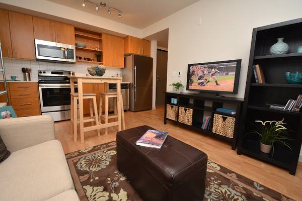 $1,295 / 1 dormitorio - ¿Buscas espacio al aire libre? ¡Ven a recorrer este departamento de 1 dormitorio en Eastside 101! (SE Portland, Cesar Chavez, Laurelhurst)63914854527107122