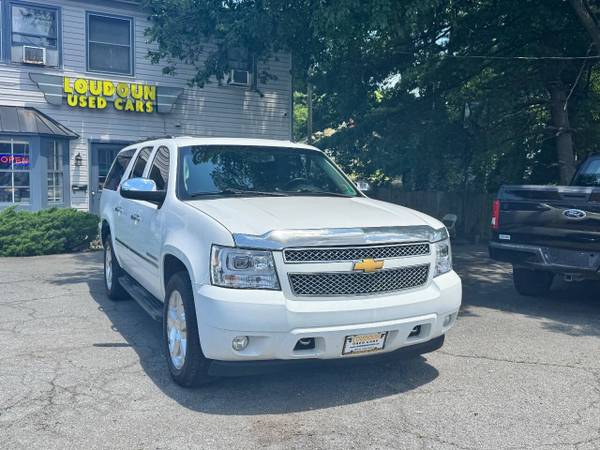 2014 CHEVROLET SUBURBAN 4X4 (LTZ) CON NAVEGACIÓN, CÁMARA DE REVERSA, DVD Y TECHO SOLAR. - $11,999 (LEESBURG)63439886882307122