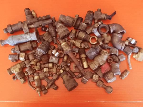 8-9 lb. ASSORTED PLUMBING USED BRASS FITINGS 1