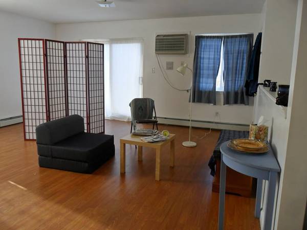 $1,150 / 3br - 150ft2 - Huge SUNNY ROOM w Private Bath!! Bushwick sublet Oct 1st date flexible (Bushwick, Brooklyn)63827341825281120