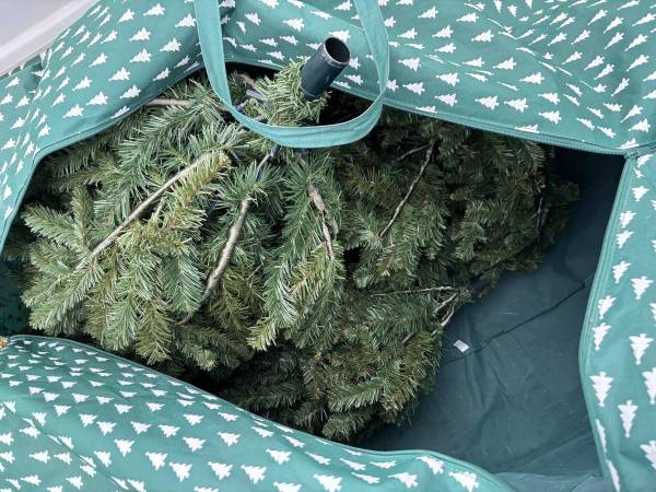 Curb alert Artificial Christmas Tree in storage bag 1