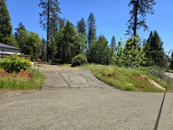 $35,000 Escape to Paradise Pines - Beautiful .26-acre corner lot on a quiet cu (Magalia)63900311969283121