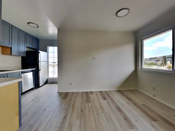 $2,895 / 2br - Bright and Spacious 2 BR Near The Rose Garden and many eateries! (oakland lake merritt / grand)63873333276931120