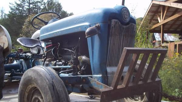 Parting out Ford tractor 600/800 1