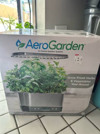 Aero Garden - New in Box 1