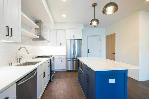 $2,695 / 2br - 1116ft2 - Available 10/16: 2br / 1.5b in new building steps from river (St. Anthony West)64048422332419122