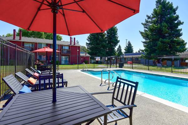 $2.397 / 3br - 1105ft2 - Piscina exterior estacional, estufa eléctrica, armarios grandes (3231 S 204th St, SeaTac, WA)63688425158017120