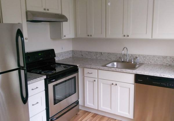 $1,725 / 2br - Thriving Local Businesses, Pets OK - TOUR READY NOW - 2 Bed (Milwaukie Heights)63845977864321121