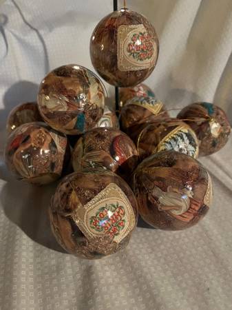 12 VICTORIAN PAPER MACHE / DECOUPAGE CHRISTMAS ORNAMENTS 1