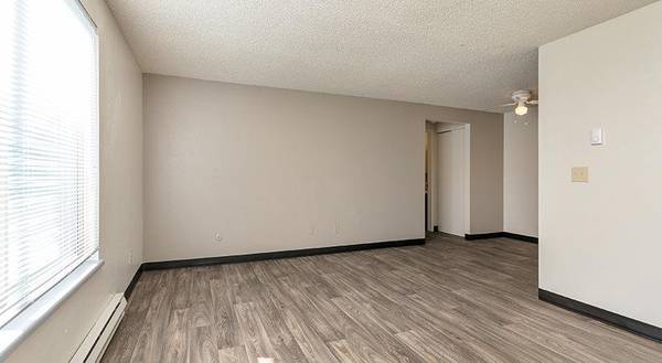 $1,220 / 1br - 560ft2 - Instalaciones modernas de lavandería, patio con estilo de jardín, área de juegos, aire acondicionado en la unidad63794895409283124