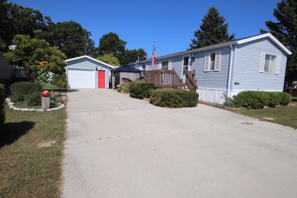 $53,900 / 2br - 1120ft2 - 1993 Rollohome 16 x 70 Mobile Home + 1.5 Car Garage (Sheboygan)63813311562369120