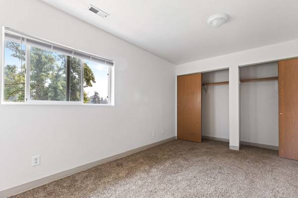 $1,435 / 2br - 1000ft2 - Spacious Townhome!  2 Bed/1.5 Bath, Garage, W/D, Pet Friendly (Post Falls)63969877102210121