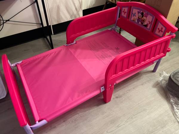 Toddler Bed Girl 1