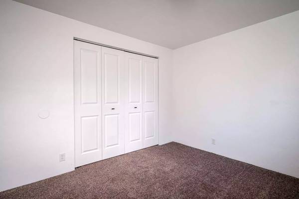 $1,660 / 2br - 810ft2 - Comfortable living. Conveniently located, spacious 2 bed 1 bath! (Springfield - North Springfield)63373544329729124