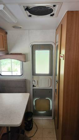 2004 Lance Camper de 9'6". Excelente estado - $12,000 (Morton, WA)63471257548801124