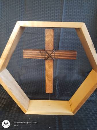 Floating cross 1