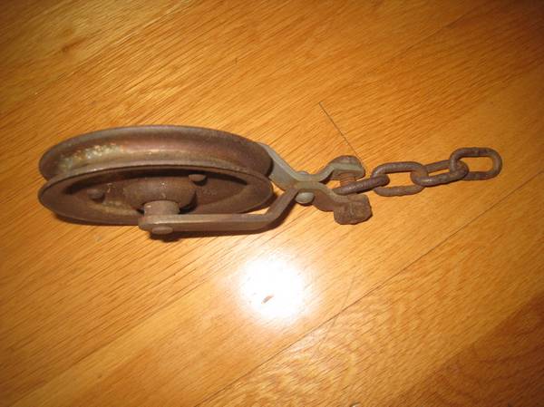 Antique Vintage Cast Iron Heavy Duty Solid Pulley w Chainlinks to Hang 1