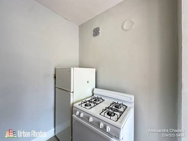 $1,395 / 400ft2 - Dynamite Studio, 1 Bath in Lincoln Square, Available: 11/1/2025 (Lincoln Square)63899123529218124