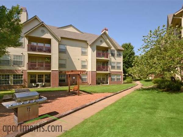 $1,080 / 2br - 1032ft2 - Resident Functions, Guaranteed maintenance service (South Tulsa)63806171488515124
