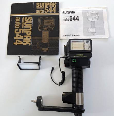 Vintage Sunpak Auto 544 Thyristor Flash, Bracket, Sync Cord, Filter!!! 1