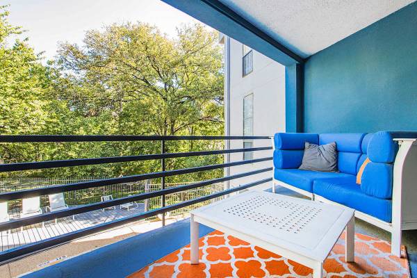 Patio/Balcony, Large Closets, Close to Restaurants 1