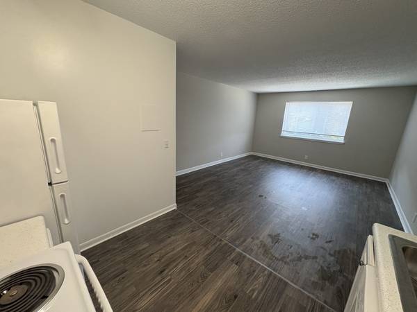 $1,075 / 1br - 800ft2 - New flooring and countertops! Get $100 off August rent! (hermitage)63680355921793124