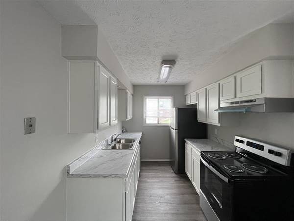 $978 / 1br - 800ft2 - Move-In Ready 1BR 🏡 Steps from Pool & Dog Park! (10905 North Mill Court, Omaha, NE)63681677397379122