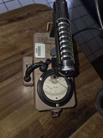 Eberline E-520 Geiger Counter 1