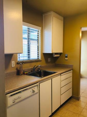 $1,600 / 1br - Top Floor 1 BD/1BA - walk to Todos Santos Plaza & Bart (concord / pleasant hill / martinez)63657929653761120