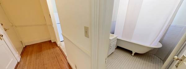 $2,400 Fenway Studio – Parking Option, Shared Laundry – $2,40063996833882498124