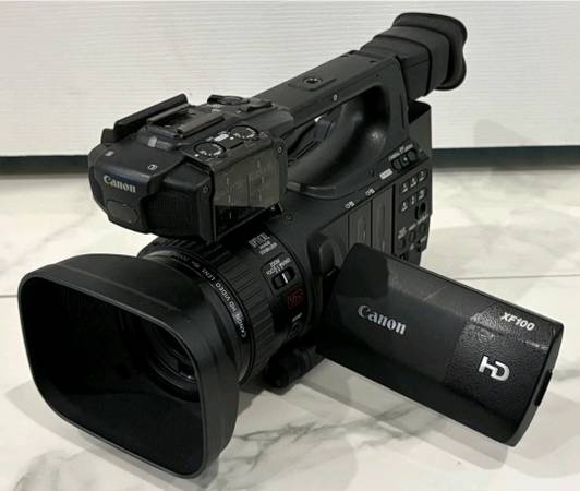 Canon XF100 Camcorder Excelent Condition! 1
