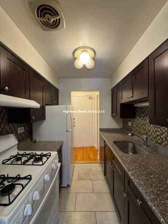 $1,800 / 1br - 🪟🍂🕯️Where Sunlight Lingers ✨ A Lakeview 1BD Retreat🪟🍂 🕯️ (Chicago)63959876469250122