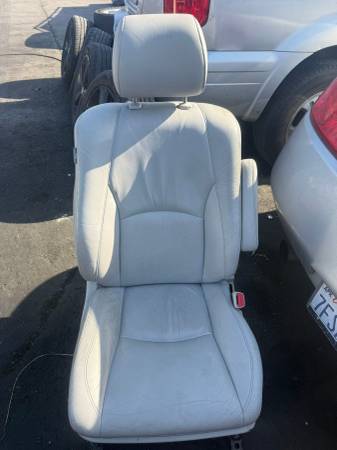 2006 lexus RX330 Right Passenger Seat $150 1