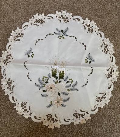 Table Topper, Holiday White Candle Motif Table Topper 1