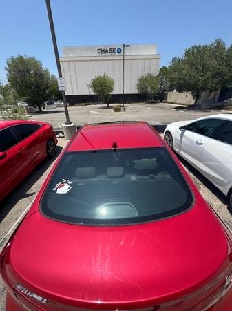 Hyundai Elantra 2015 - Pocos kilómetros (28k) - $13,000 (Burbank)63618219799939123