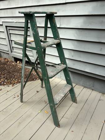 4' Wood Ladder 1