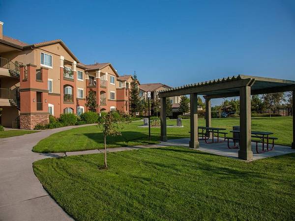 $1,763 / 1br - 715ft2 - In-Home Washer & Dryer, 1B/1B, Heated Spa64043665567618124