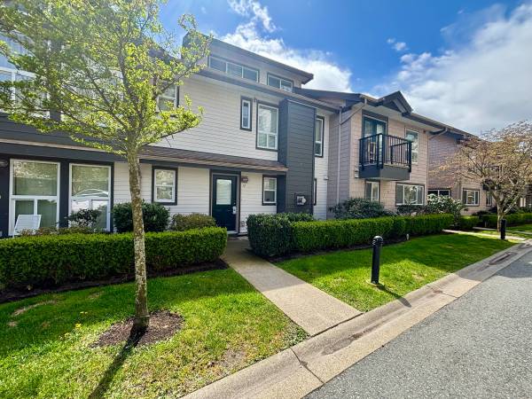 3 Bedroom + Bonus Room - 3 Bathroom – Townhouse, Aqua - TP 504 1