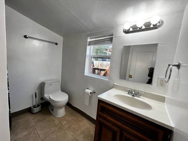 $1,450 / 1br - 400ft2 - Renovated 1-Bedroom with Private Yard Near Ashby BART (Berkeley, CA)63964933117954122