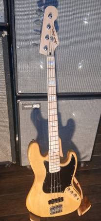 CUSTOM JAZZ BASS GUITAR 1