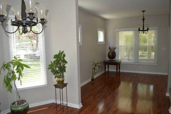 $2,265 / 2br - 1100ft2 - Renovated, C/Air, DW, Pets OK (Bad Credit? I can help!) (Hoffman Estates)63898601804291121