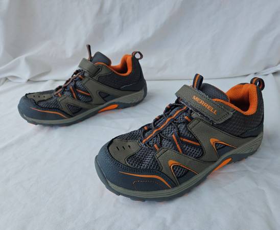 Merrell Big Kid's 5.5 Medium Trail Chaser Zapatos Botas - $35 (Tacoma)63436076041217122