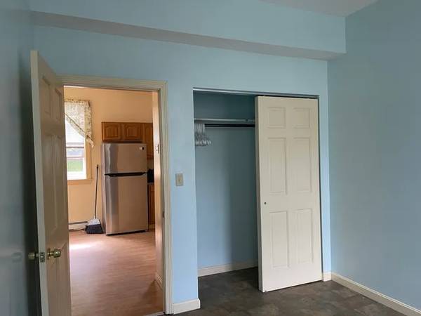 $1,000 / 1br - 600ft2 - +^+ Spacious 1st floor one bedroom apartment in North Providence +^+ (North Providence)64002829900291123