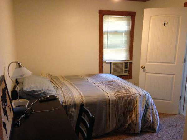 $1,400 / 1br - Apartamento limpio de una habitación (Auburn)63844739102595124