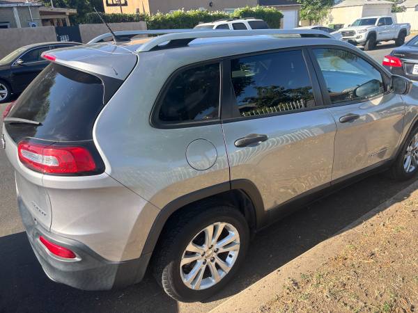 2015 jeep cherokee sport - $8,000 (Reseda)63623776377475123