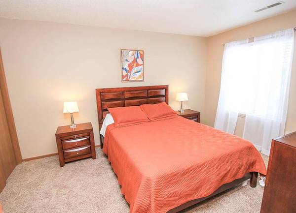 $1,250 / 2br - 953ft2 - Our Residents STAY! Ask me why!! (1000 East 17th Street, South Sioux City, NE)63846412427395122